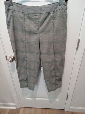 Cato Plus Size 18W Gray & Green Plaid Capris w/Pull-on Waistband